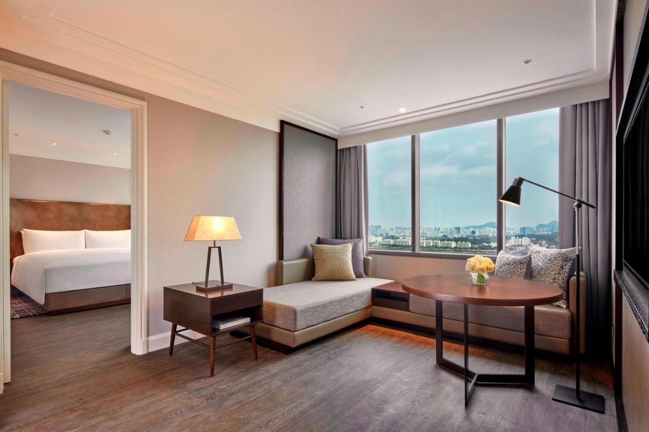 Griffin Suite King Executive lounge access 1 Bedroom Suite