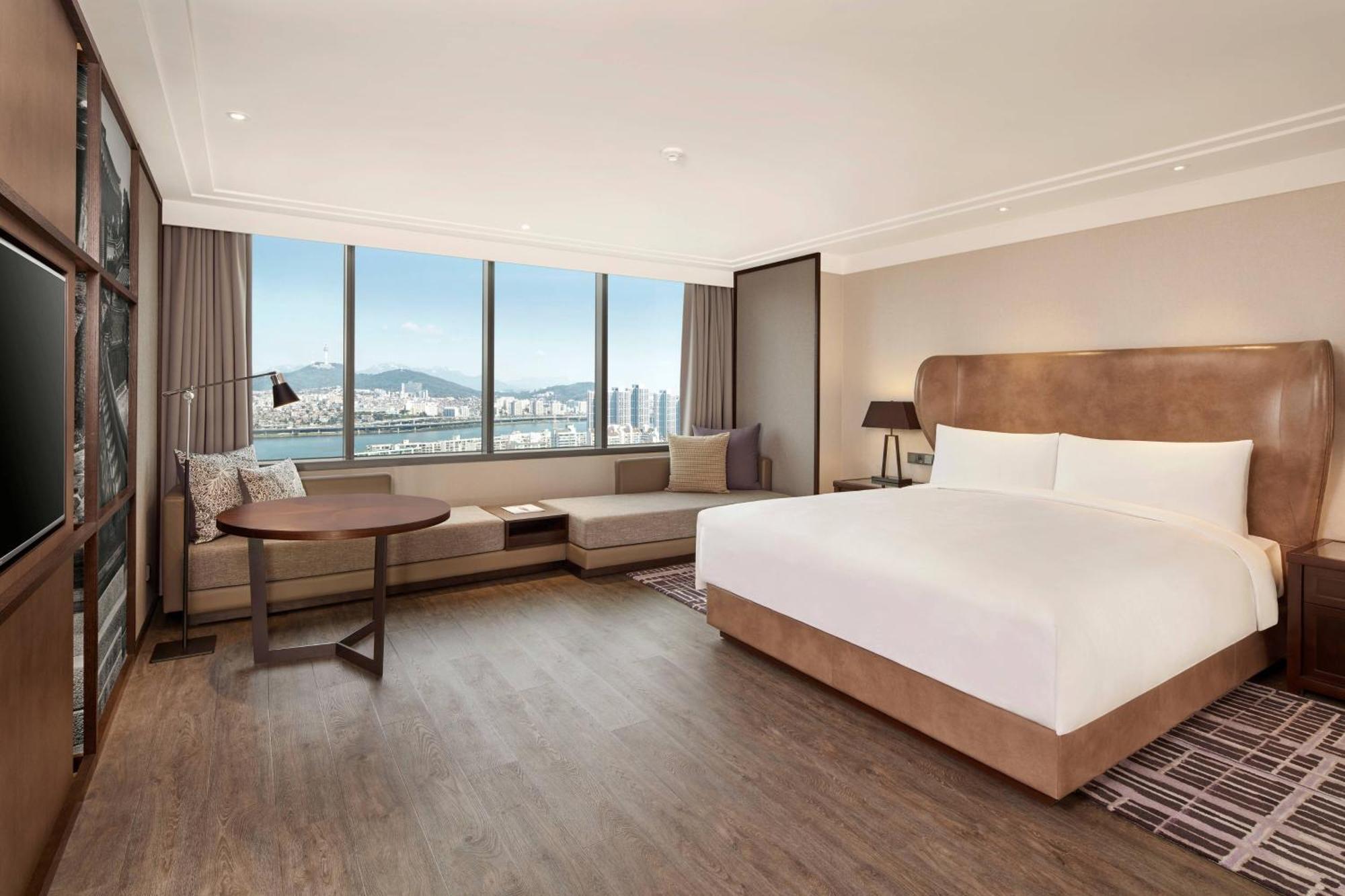 Executive Deluxe King Guest room 1 King City view